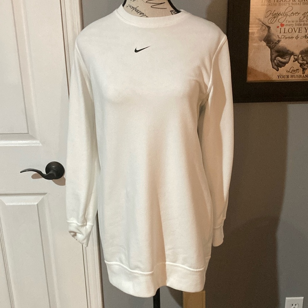 Nike Sweater- Long fit